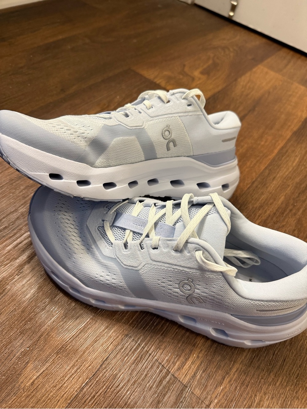 On Running Women's Sneakers- Cloudrunner 3